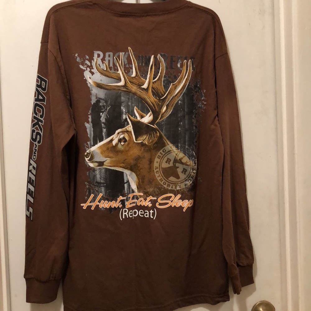 NWOT Men’s Racks and Reels long sleeve shirt. Lots of details on back & sleeve.